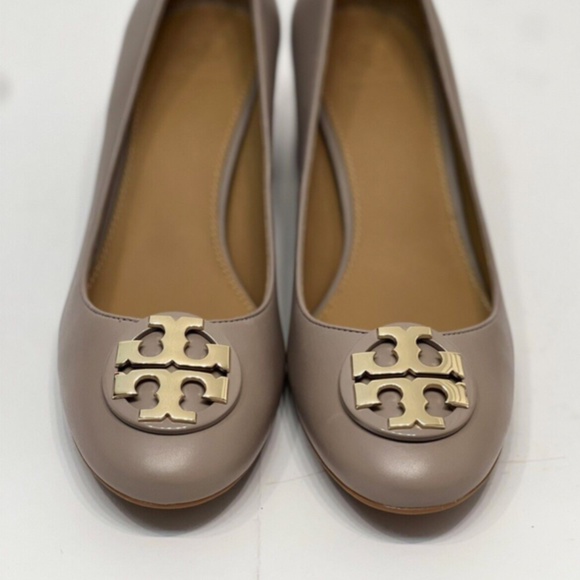 Tory Burch 'Claire' 50mm Round Toe Pump French Gray Leather - Picture 4 of 8
